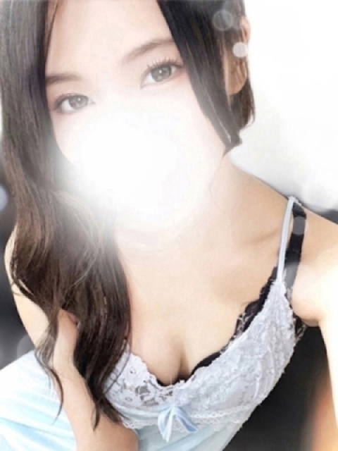 Pure White (ピュアホワイト) 梅田　れい